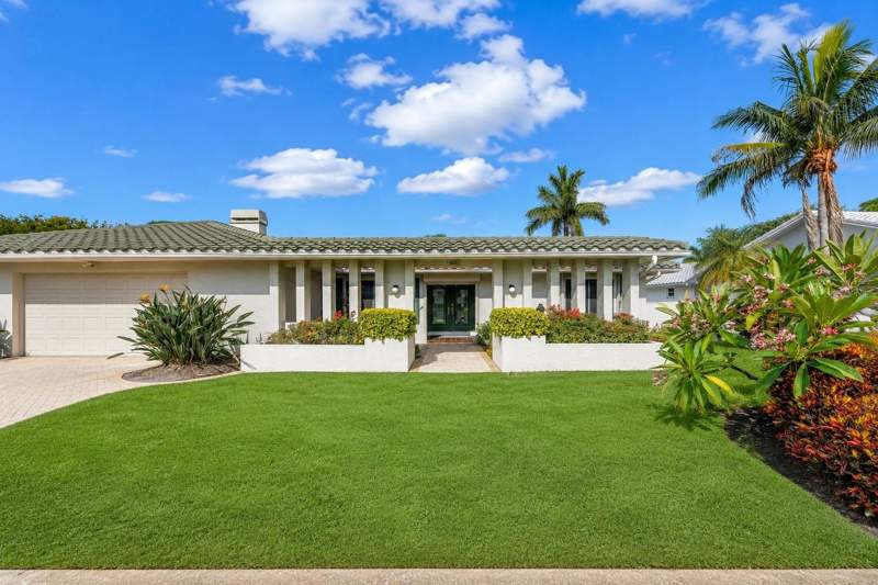 4 bedroom Single Family Residence at 6035 LEELAND STREET, BAYWAY ISLES UNIT 1, ST PETERSBURG — photo 2