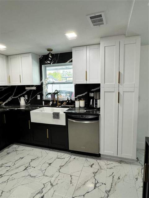 10114 Briarwick Court, Tampa FL - photo 13 of 42