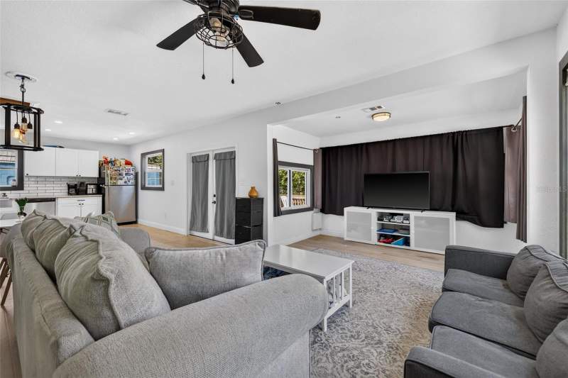 2 bedroom Single Family Residence at 2101 20th Avenue, Brunsons Add 4 Blk A Sub, St Petersburg — photo 5