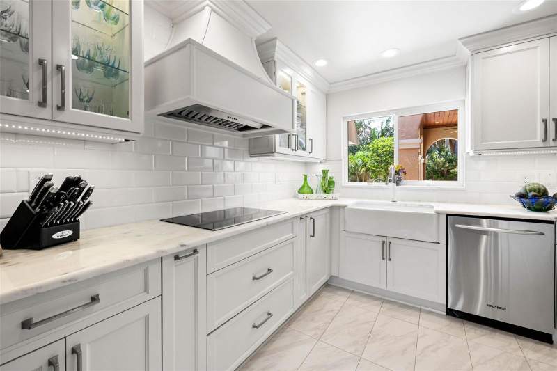 5 bedroom Single Family Residence at 1124 Seville Lane, Eden Shores Sec 10, St Petersburg — photo 5
