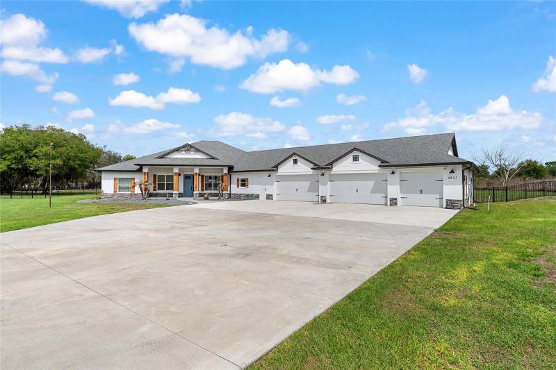 5 bedroom Single Family Residence at 4821 Sunnyside Drive, Fruitland Park Unplatted, Fruitland Park — photo 2