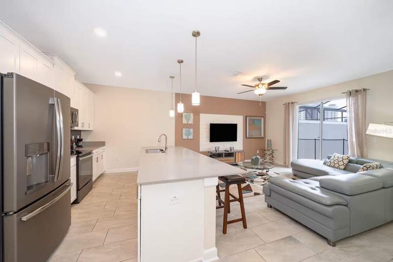 4 bedroom Townhouse at 4905 Windermere Avenue, Storey Lake Ph 3, Kissimmee — photo 2