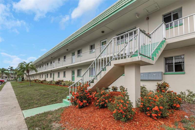 2001 GREENBRIAR BOULEVARD #17