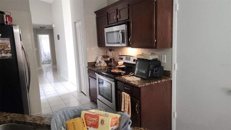 3 bedroom Single Family Residence at 811 Savona Place, Poinciana Village 2 Nbhd 1, Kissimmee — photo 3