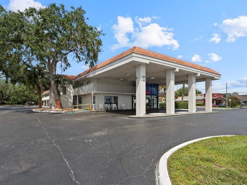 1 bedroom Condo - Hotel at 5367 W Irlo Bronson Memorial Highway #2-225, Greenpoint Essential Hotel Condo, Kissimmee — photo 2