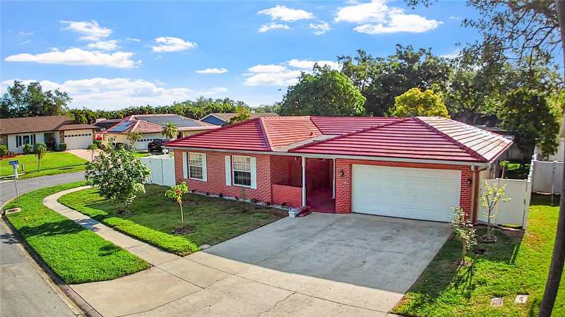 5 bedroom Single Family Residence at 1929 Valencia Way, Sherwood Heights Add, Clearwater — photo 1