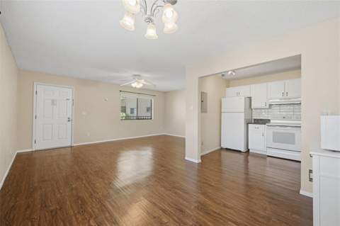 3300 Fox Chase Circle #224, Palm Harbor FL - photo 6 of 6