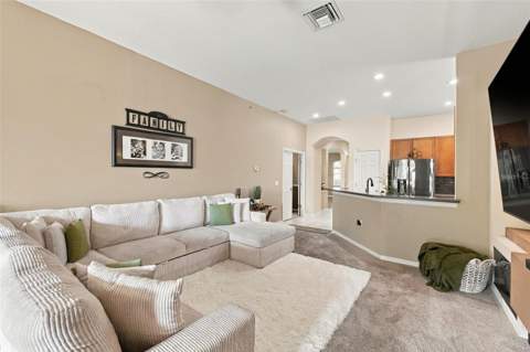 35136 Deerfield Oaks Drive, Zephyrhills FL - photo 7 of 52