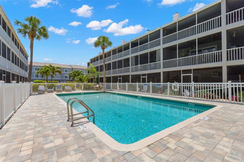 2 bedroom Townhouse at 737 Pinellas Bayway #308, Dolphin Watch Townhomes Hoa, St Petersburg — photo 2