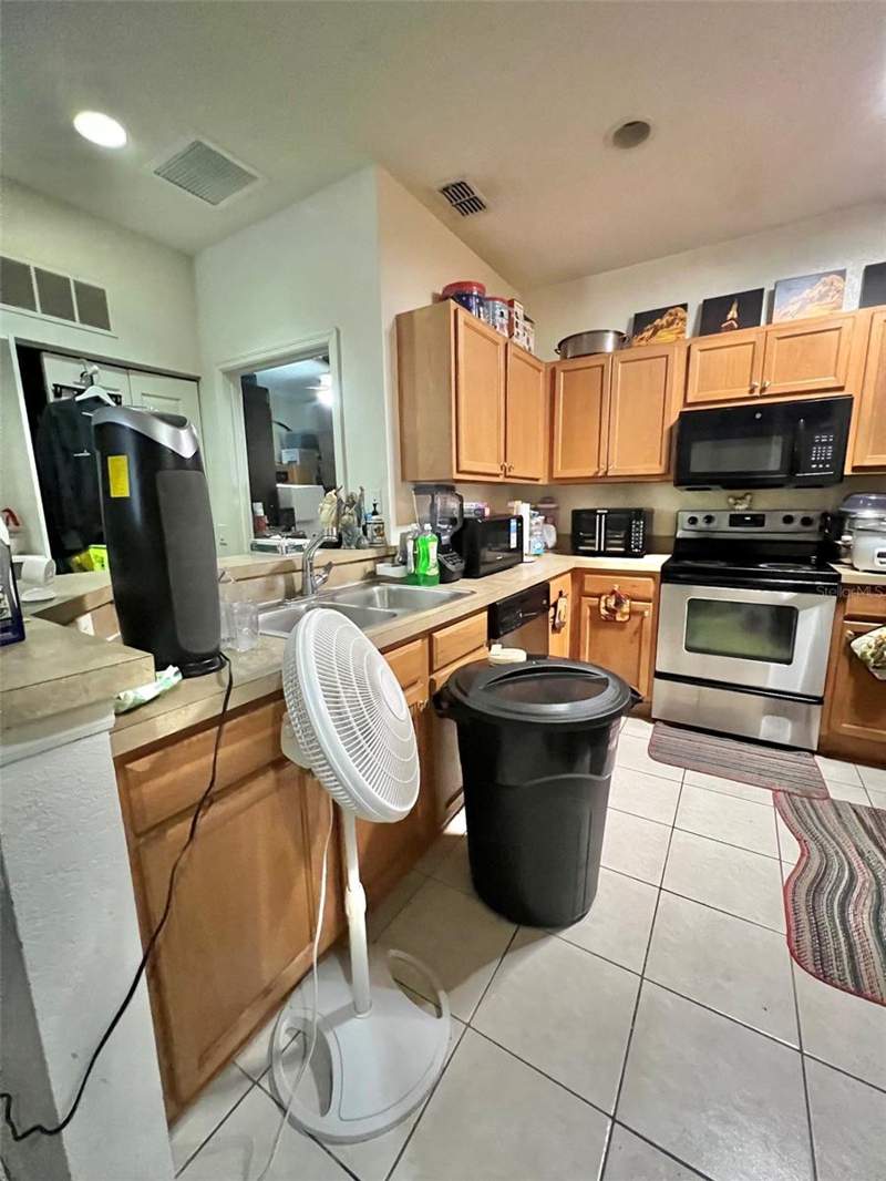 3 bedroom Townhouse at 2388 Grand Central Parkway #2, Estates/Pk Central Condo, Orlando — photo 4