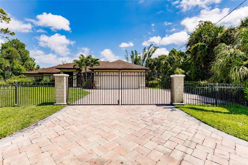 4 bedroom Single Family Residence at 4238 Golfair Lane, Port Charlotte Sub 22, North Port — photo 1