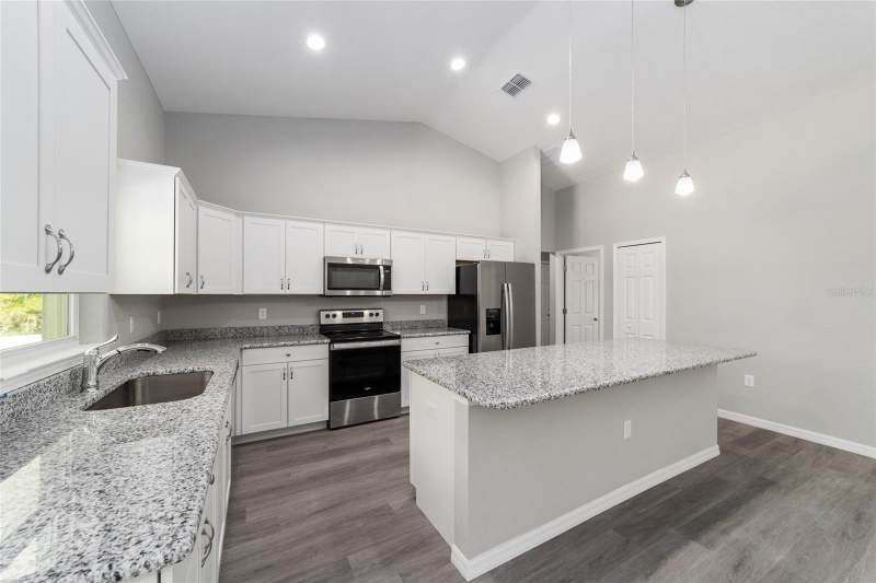 4 bedroom Single Family Residence at 3617 SW Breezy Point Dr, Rainbow Lakes Estate, Dunnellon — photo 4