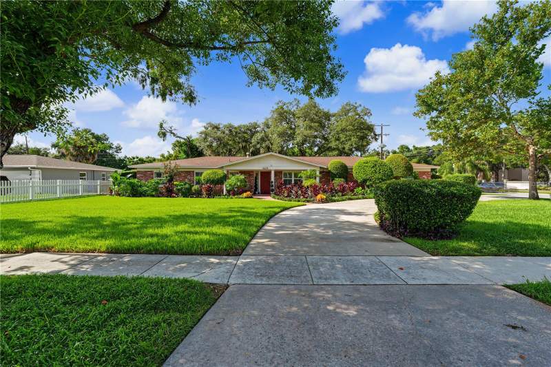4 bedroom Single Family Residence at 1609 Melodie Drive, 2DR | Melodie Park Unit No 1, Brandon — photo 2