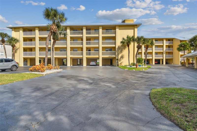 2 bedroom Condominium at 1125 Pinellas Bayway #302, Old Island Inn Condo, Tierra Verde — photo 1
