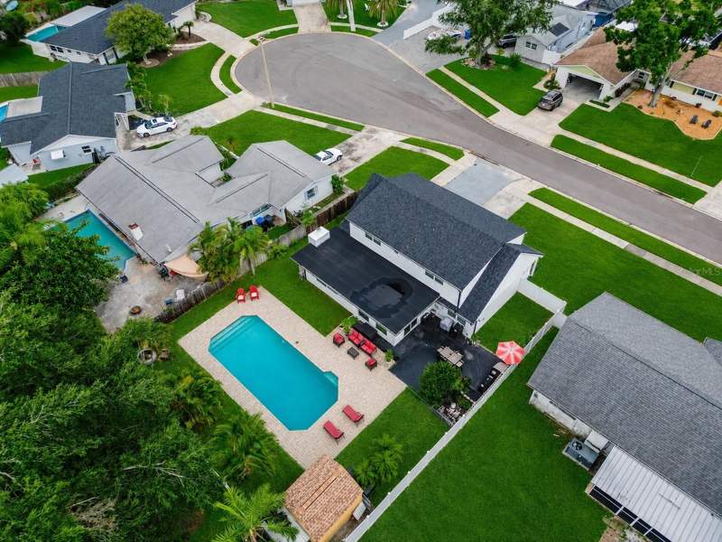 5 bedroom Single Family Residence at 8407 Quartz Place, Bay Crest Park Unit 17, Tampa — photo 3