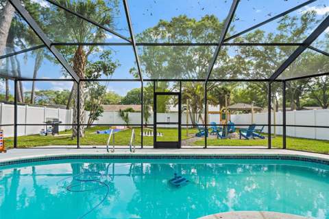 1323 Pine Avenue, Largo FL - photo 6 of 31