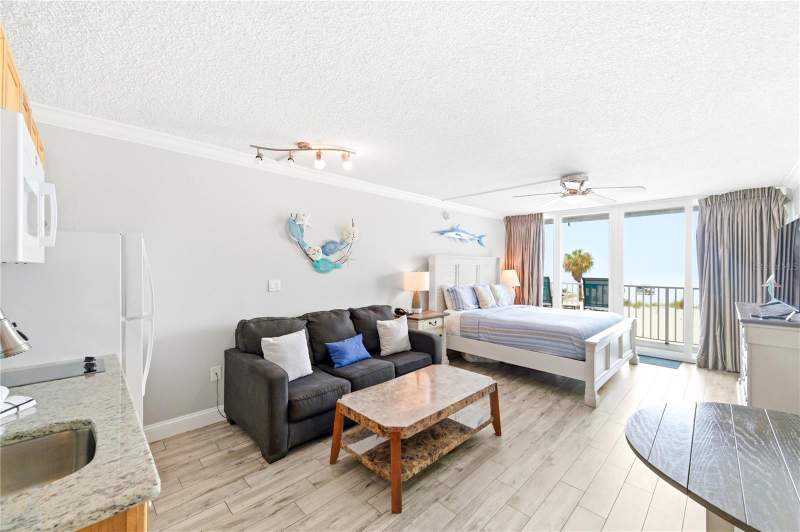 1 bedroom Condo - Hotel at 9980 Gulf Boulevard #211, Island Inn Condo, St Petersburg — photo 2