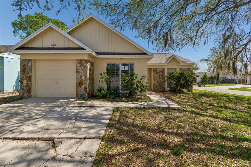 3 bedroom Single Family Residence at 8301 Iberia Place, Riverdale Sub Ph 2, Tampa — photo 2