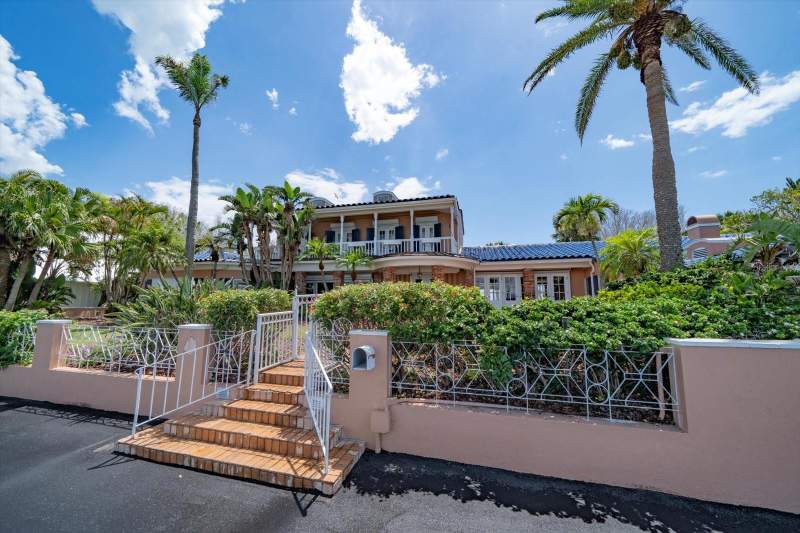 5 bedroom Single Family Residence at 1114 Mandalay Point, Mandalay Point Sub, Clearwater Beach — photo 5