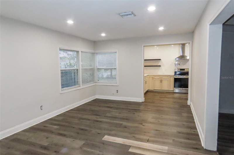 4 bedroom Single Family Residence at 101 N Glenwood Avenue, Crest Lake Sub, Clearwater — photo 3
