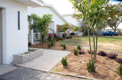 6613 Blue Heron Drive, St Petersburg FL - photo 7 of 41