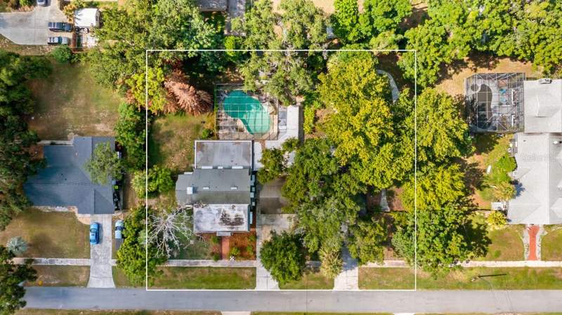 4 bedroom Single Family Residence at 127 E Laurel Avenue, Howey Emery Heights, Howey In The Hills — photo 2