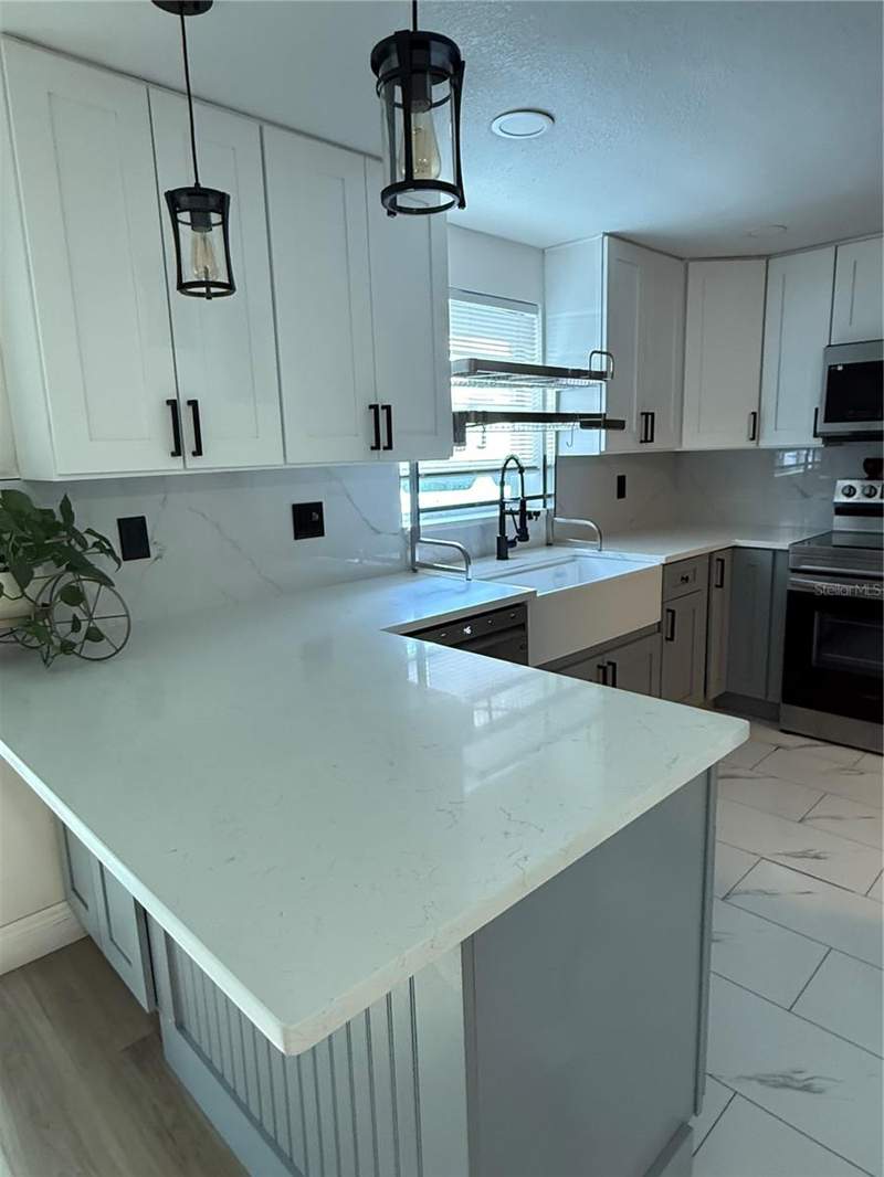 3 bedroom Single Family Residence at 12418 Queensland Lane, Logan Gate Village Ph II Un 3, Tampa — photo 5
