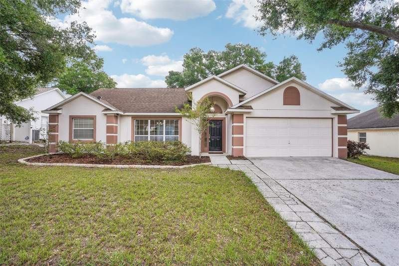 2596 ALCLOBE CIRCLE home for sale in Silver Bend