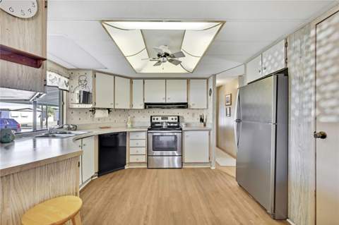 3141 Nantucket Drive, Holiday FL - photo 6 of 38