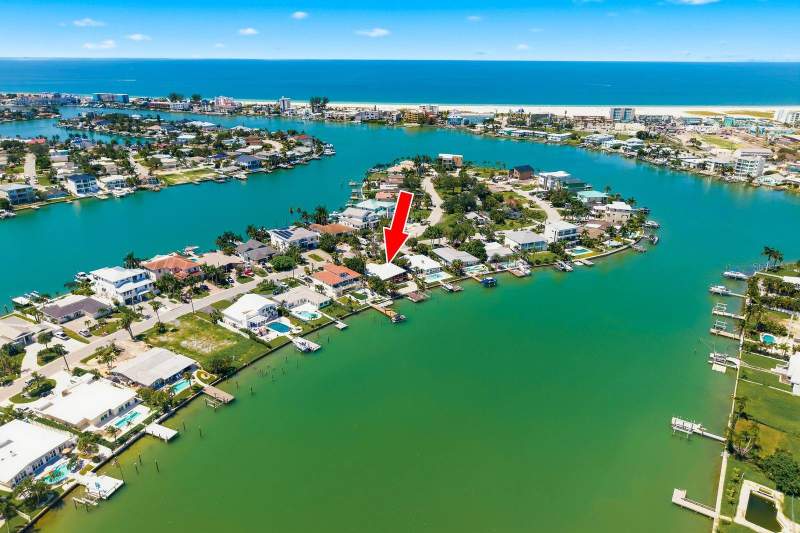 4 bedroom Single Family Residence at 31 Dolphin Drive, Paradise Island 1st Add, Treasure Island — photo 2