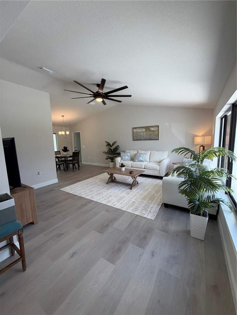 3 bedroom Single Family Residence at 373 Dorchester Street, Port Charlotte Sec 033, Port Charlotte — photo 4