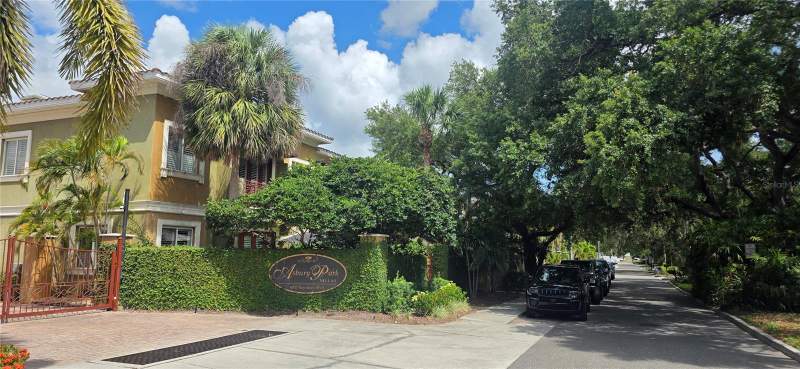 4907 BAYSHORE BOULEVARD #103