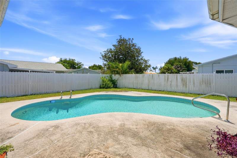 4 bedroom Single Family Residence at 13219 RIDGE ROAD, ORANGEWOOD ESTATES SUB SEC 2, LARGO — photo 2