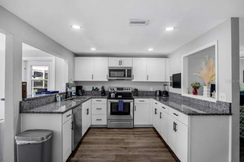 8628 Magnolia Drive, Seminole FL - photo 6 of 6