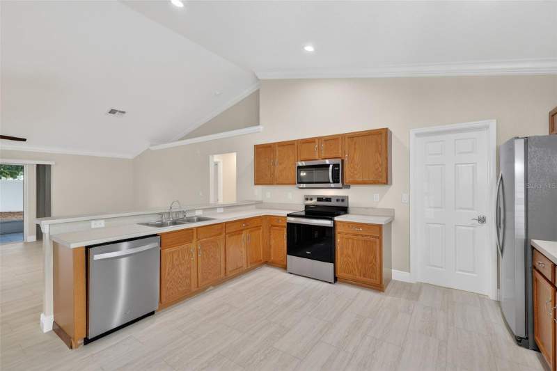 4 bedroom Single Family Residence at 2294 KNOLLWOOD DRIVE, LEESBURG LAKE POINTE AT SUMMIT, LEESBURG — photo 4