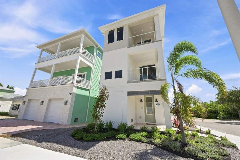 3 bedroom Single Family Residence at 19101 Gulf Boulevard, Gulf View Cabin Villa, Indian Shores — photo 2