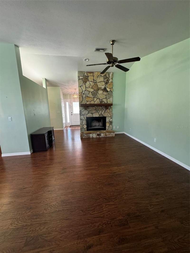 3 bedroom Single Family Residence at 40101 Bowtie Drive, Lady Lake, Lady Lake — photo 3