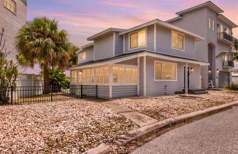 300 Bay Plz, home for sale in Treasure Island 33706