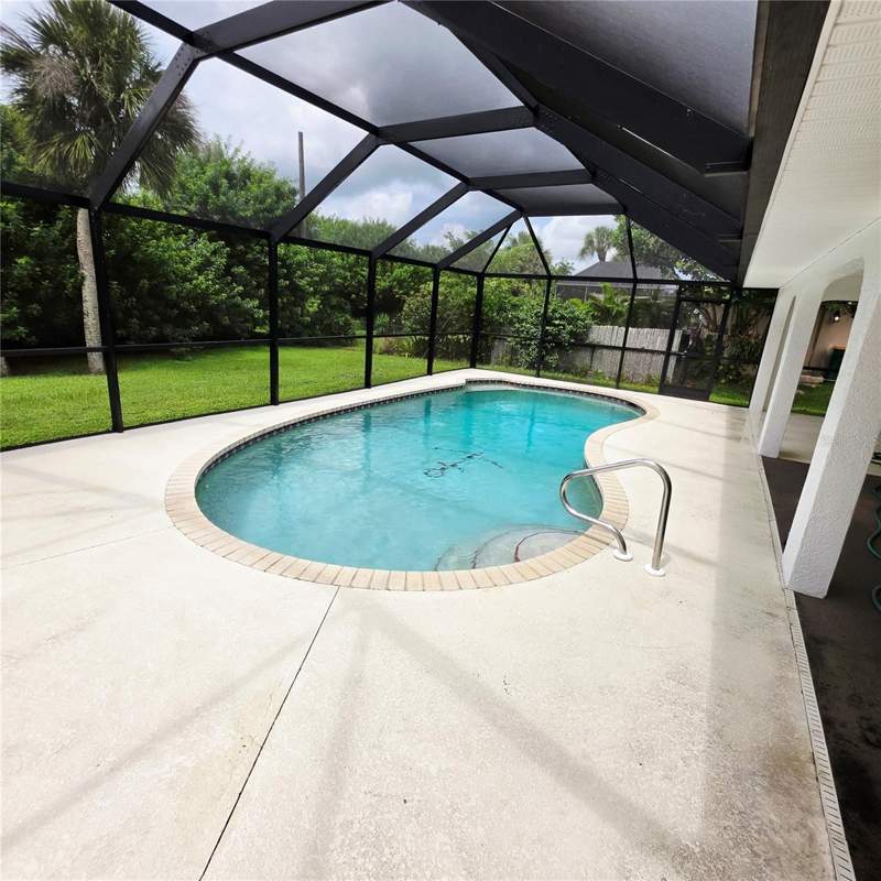 2 bedroom Single Family Residence at 18563 Fort Smith Circle, Port Charlotte Sec 079, Port Charlotte — photo 4