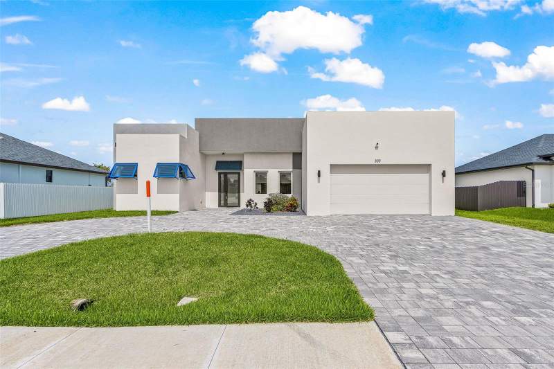 3 bedroom Single Family Residence at 300 Chiquita Boulevard, Cape Coral, Cape Coral — photo 2