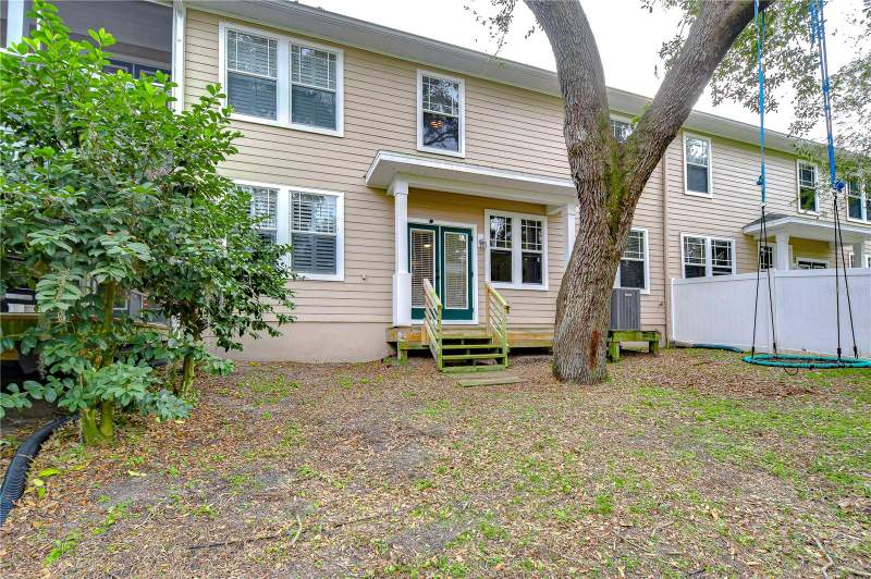 3 bedroom Townhouse at 208 Elm View Court, Lumsden Reserve Twnhms, Brandon — photo 3