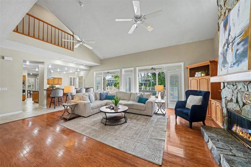 5 bedroom Single Family Residence at 833 MARCO DRIVE, RIVIERA BAY SECOND ADD PT REP & ADD, ST PETERSBURG — photo 4