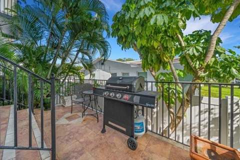 110 Ricardo Way #8, St Petersburg FL - photo 23 of 43