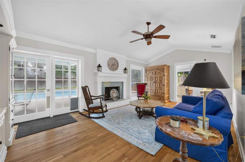 4 bedroom Single Family Residence at 201 E Sweetwater Creek Drive, Sweetwater Oaks Sec 03, Longwood — photo 5