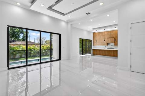 4426 W Euclid Avenue, Tampa FL - photo 9 of 59