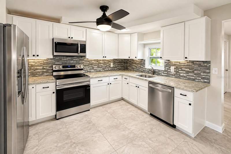 3 bedroom Single Family Residence at 4033 Newcastle Drive, Beacon Square, New Port Richey — photo 3