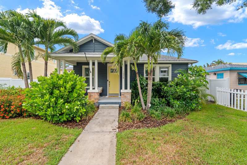4 bedroom Single Family Residence at 1028 5th Street, Hoxies A E Sub, St Petersburg — photo 1