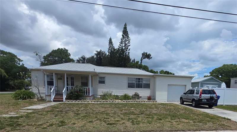 3 bedroom Single Family Residence at 146 NE Madison Circle, North St Petersburg, St Petersburg — photo 1