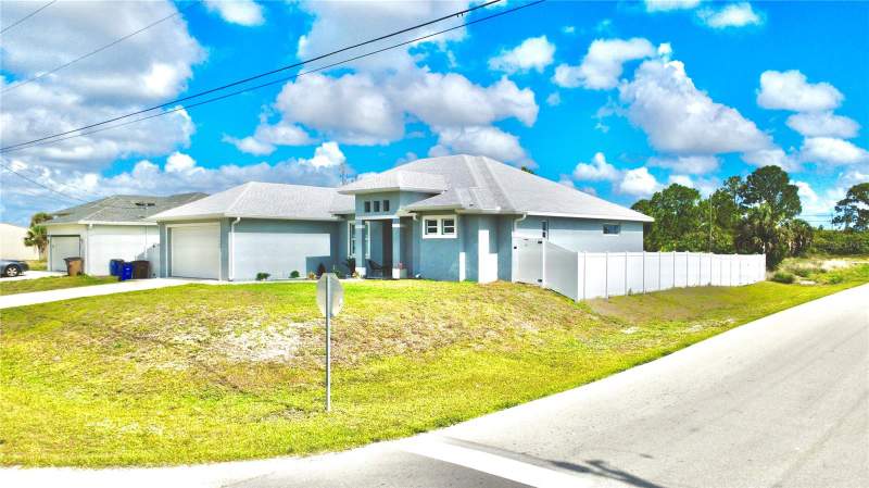 4 bedroom Single Family Residence at 3900 21st Street, Lehigh Acres, Lehigh Acres — photo 2