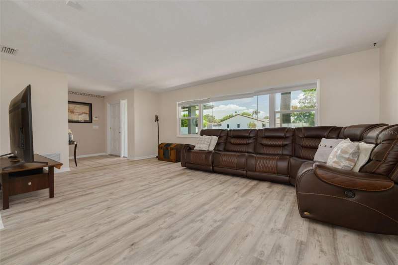 4 bedroom Single Family Residence at 8960 140th Street, Oakhurst Park 1st Add, Seminole — photo 5
